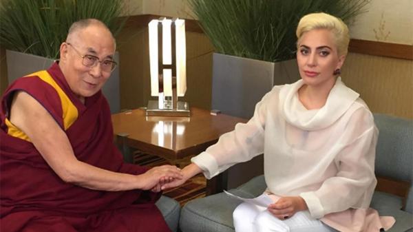 Lady Gaga publicó la foto con el Dalai Lama en su cuenta de Instagram