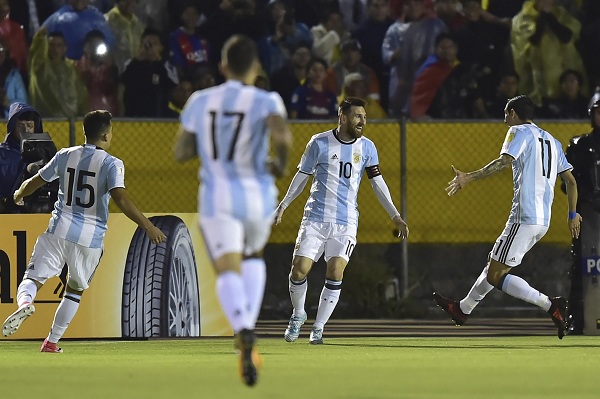 zzzzinte1Argentina's Lionel Messi (2-R) celebrates after scoring against Ecuador during their 2018 World Cup qualifier football match in Quito, on October 10, 2017. / AFP PHOTO / Rodrigo BUENDIAzzzz
